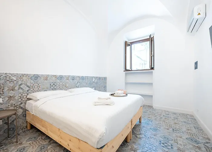 Domus Piramide Frühstückspension Rom